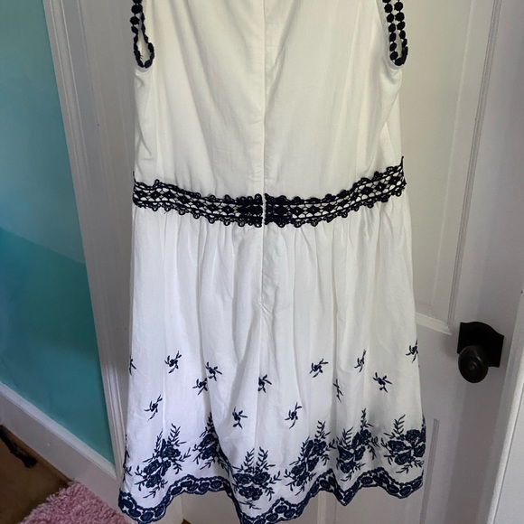 Dress - Picture 2 of 3